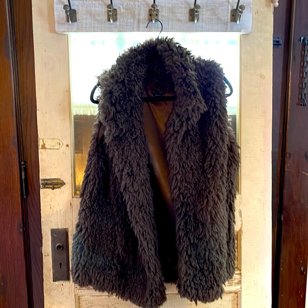 Katie Todd Faux Fur Brown Vest. Size L